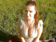 Hausfrau lässt sich auf dem Rastplatz ficken